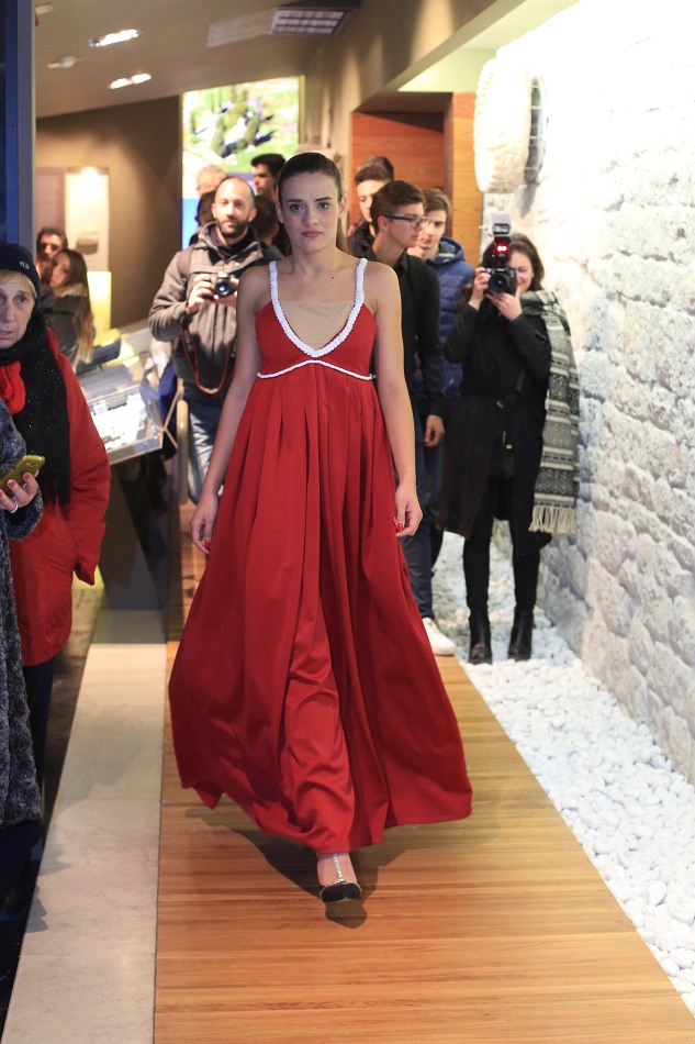 Šibenska Noć Muzeja:Povijest pretočena u originalne modne kreacije Karmen Herceg Šibenska Noć Muzeja:Povijest pretočena u originalne modne kreacije Karmen Herceg