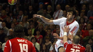 Veszprem, 040413.
Kvalifikacijska utakmica za Europsko prvenstvo rukometnih reprezentacija Madjarske i Hrvatske.
Na fotografiji: Domagoj Duvnjak.
Foto: Zeljko Hajdinjak / Cropix