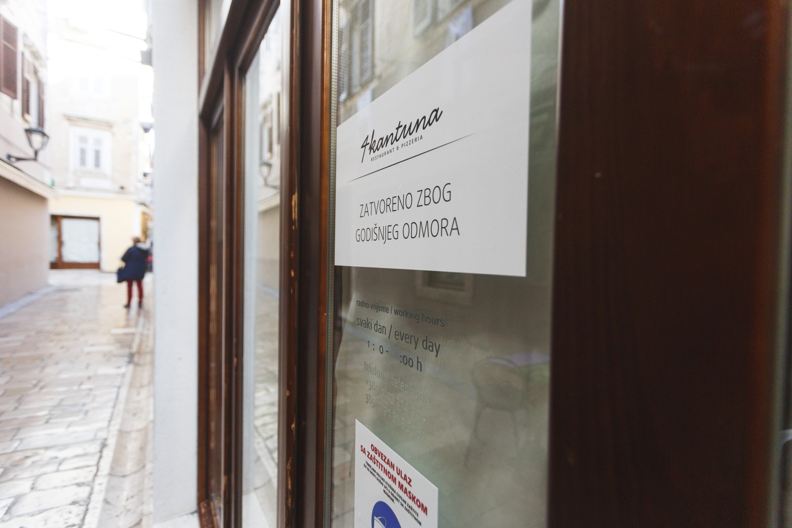 Zatvorene butige i poluprazan zadarski Poluotok Zatvorene butige i poluprazan zadarski Poluotok