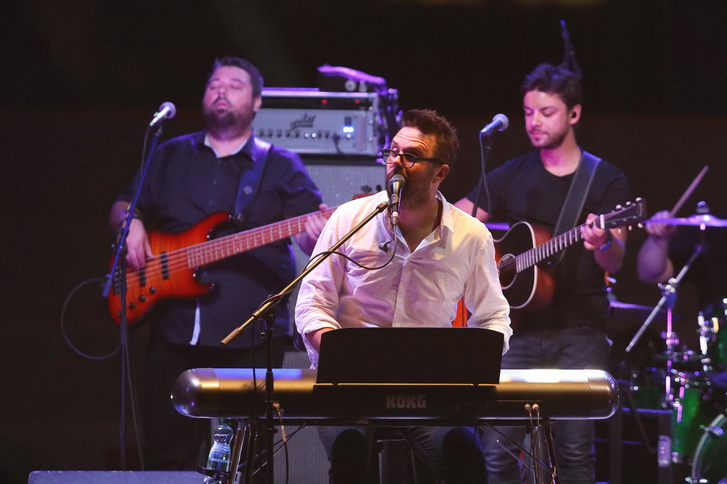 Fenomenalni Petar Grašo raspjevao i rasplesao Biograd Fenomenalni Petar Grašo raspjevao i rasplesao Biograd