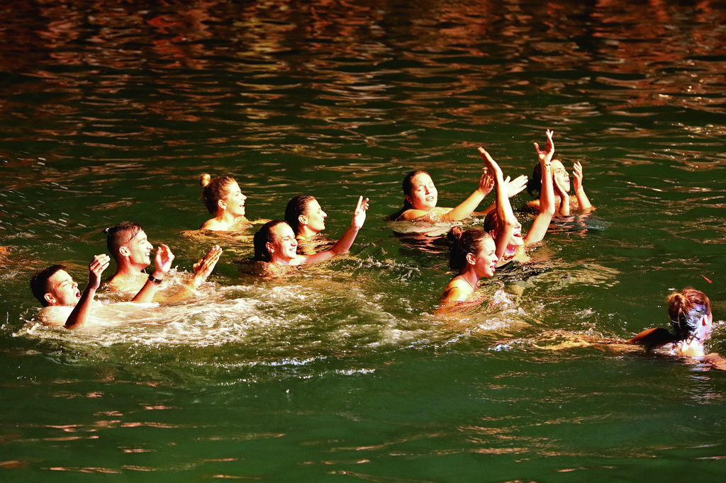 Fenomenalni Petar Grašo raspjevao i rasplesao Biograd Fenomenalni Petar Grašo raspjevao i rasplesao Biograd