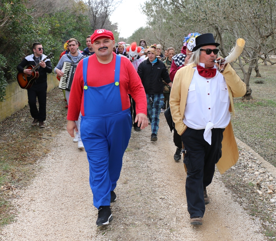 Virske maškare: Nedjelja u znaku zvijezdice Meri, Tota i Tempo Banda