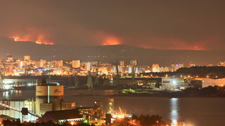 Kastel Sucurac, 140711.
Tjekom poslijepodneva na otoku Bracu izmedju Blace i Pothumlja planuo je veliki sumski pozar. Na slici pogled sa kozjaka iznad Kastel Sucurca na Split i opozareni Brac.
Foto: Zvonimir Barisin / CROPIX Kastel Sucurac, 140711.
Tjekom poslijepodneva na otoku Bracu izmedju Blace i Pothumlja planuo je veliki sumski pozar. Na slici pogled sa kozjaka iznad Kastel Sucurca na Split i opozareni Brac.
Foto: Zvonimir Barisin / CROPIX