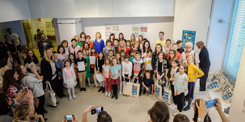 Drugaš Duje Čulina iz OŠ Š.K. Benje dizajnirao najbolji plakat “Stablo mojeg zavičaja”- Nagrađeni učenici i učitelji Drugaš Duje Čulina iz OŠ Š.K. Benje dizajnirao najbolji plakat “Stablo mojeg zavičaja”- Nagrađeni učenici i učitelji