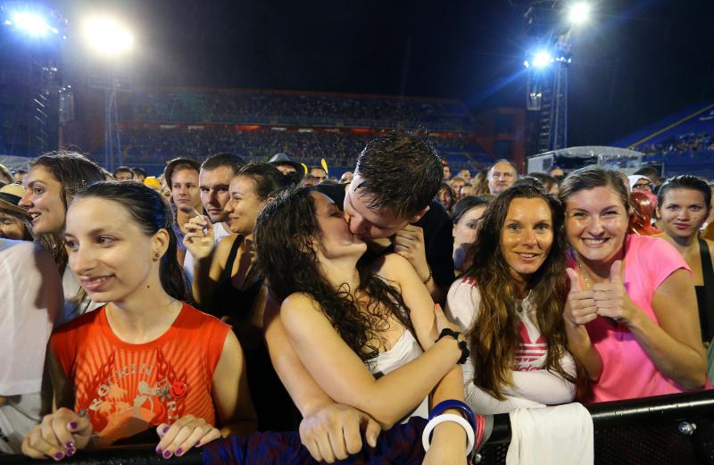 13.08.2013., Zagreb – Britanski pjevac Robbie Williams odrzao je koncert na maksimirskom stadionu u sklopu turneje Take the crown. Photo: Petar Glebov/Pixsell 13.08.2013., Zagreb – Britanski pjevac Robbie Williams odrzao je koncert na maksimirskom stadionu u sklopu turneje Take the crown. Photo: Petar Glebov/Pixsell