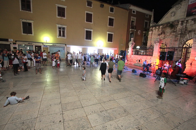 Narodni trg: koncert Aldemaromania trio & Ricardo Luque foto: Angelo Virag Narodni trg: koncert Aldemaromania trio & Ricardo Luque foto: Angelo Virag