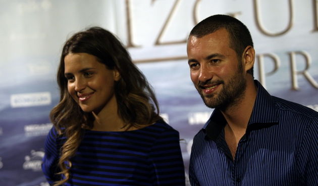 Zadar, 170712. 
Klub Arsenal.
Prikazivanje filma Izgubljeni princ – Larin izbor.
Na projekciji filma posjetitelji su imali priliku druziti se s glumcima iz serijala Larin izbor Doris Pincic i Ivanom Hercegom.
Na fotografiji: Ivan Herceg i Doris Pincic.
Fo