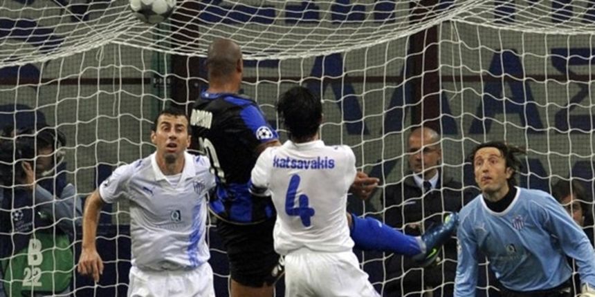 Adriano (Foto: uefa.com) Adriano (Foto: uefa.com)