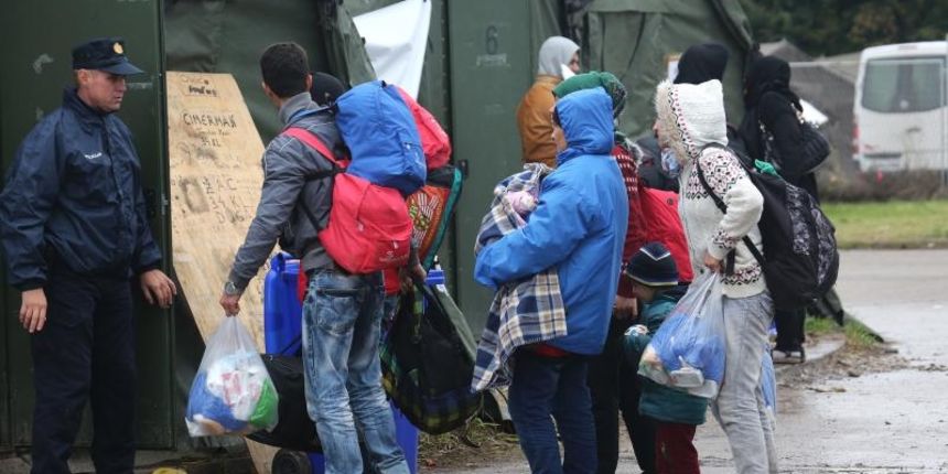 15.10.2015., Opatovac – Obilazak izbjeglickog kampa gdje idalje pristizu izbjeglice koje udju na GP Bapska. Photo: Marko Mrkonjic/PIXSELL Autor  Marko Mrkonjic/PIXSELL Ključne riječi  izbjeglice, izbjeglicki kamp, Opatovac, obilazak, dolazak, izbjeglick