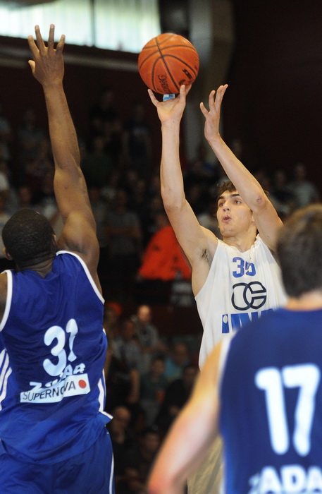 Zagreb, 080512.
Dvorana OS u Trnskom.
Kosarkaska A1 liga za prvaka, 13. kolo.
KK Zagreb – KK Zadar.
Na fotografiji: Dario Saric.
Foto: Damir Krajac / CROPIX Zagreb, 080512.
Dvorana OS u Trnskom.
Kosarkaska A1 liga za prvaka, 13. kolo.
KK Zagreb – KK Zadar.
Na fotografiji: Dario Saric.
Foto: Damir Krajac / CROPIX