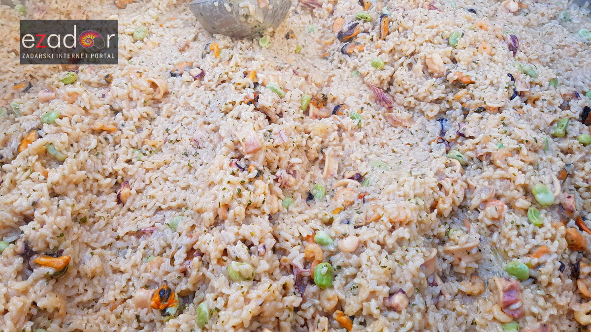 Priprema rižota s plodovima mora u sklopu Tuna, Sushi & Wine Festivala Priprema rižota s plodovima mora u sklopu Tuna, Sushi & Wine Festivala