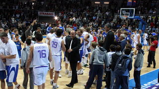 KK Zadar – Real Madrid, umirovljenje dresova 10 (Giuseppe Giergia) i 11 (Kresimir Cosic), Foto; Mladen Malik KK Zadar – Real Madrid, umirovljenje dresova 10 (Giuseppe Giergia) i 11 (Kresimir Cosic), Foto; Mladen Malik