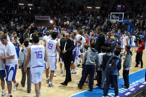 KK Zadar – Real Madrid, umirovljenje dresova 10 (Giuseppe Giergia) i 11 (Kresimir Cosic), Foto; Mladen Malik KK Zadar – Real Madrid, umirovljenje dresova 10 (Giuseppe Giergia) i 11 (Kresimir Cosic), Foto; Mladen Malik