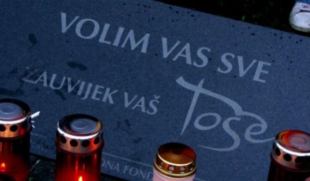 Spomen obilježje Toši Proeskom (Cropix)