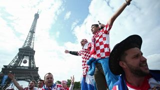 Euro 2016: Hrvatski navijači napravili fenomenalnu atmosferu u Parizu. Photo: Sanjin Strukić/PIXSELL Euro 2016: Hrvatski navijači napravili fenomenalnu atmosferu u Parizu. Photo: Sanjin Strukić/PIXSELL