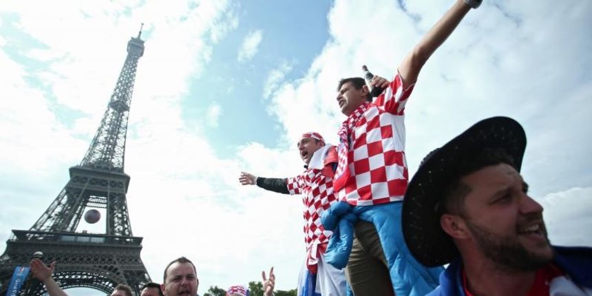 Euro 2016: Hrvatski navijači napravili fenomenalnu atmosferu u Parizu. Photo: Sanjin Strukić/PIXSELL Euro 2016: Hrvatski navijači napravili fenomenalnu atmosferu u Parizu. Photo: Sanjin Strukić/PIXSELL