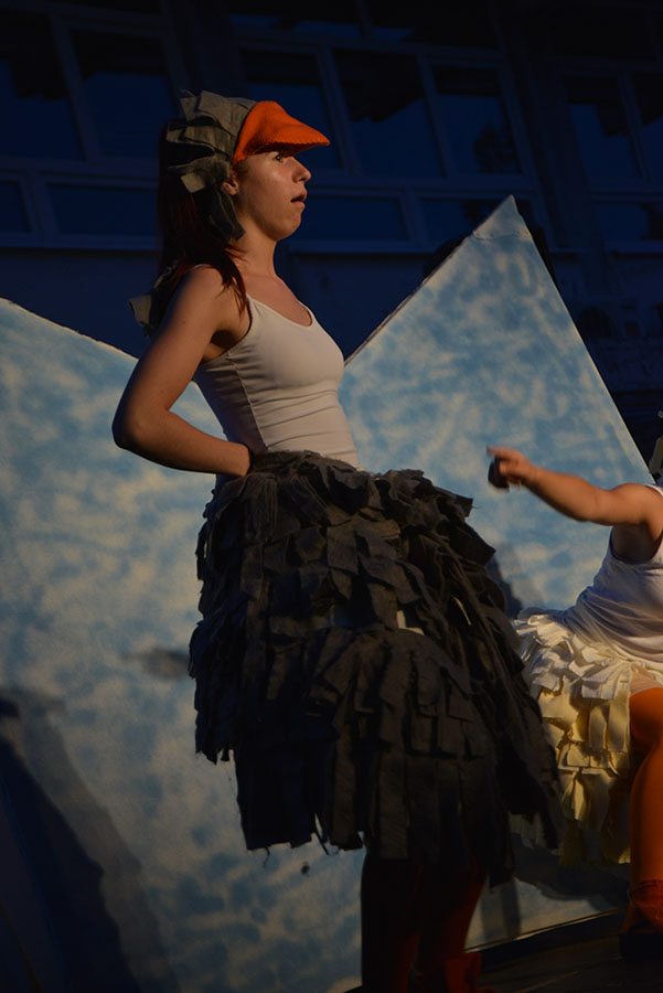 Ružno pače u izvedbi Dragon Teatra Ružno pače u izvedbi Dragon Teatra