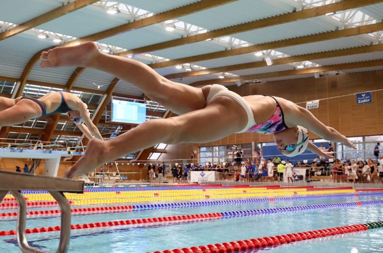 bazen visnjik plivanje