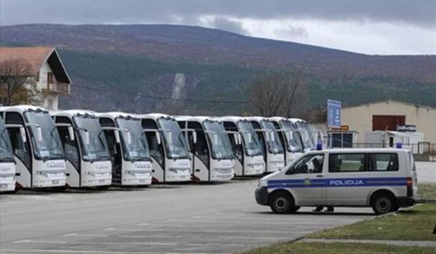 Preko tisuću glasača iz Srbije došlo na izbore u Knin, Foto: Nikša Stipaničev / cropix