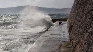 Olujno jugo na zadarskoj rivi 5. studenog 2014. Foto: Roberto Lerga Olujno jugo na zadarskoj rivi 5. studenog 2014. Foto: Roberto Lerga