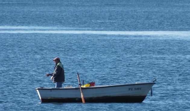 Pula – Suncan zimski dan izmamio ribare i nauticare na more. Ribari, ribarstvo, ribiči. Photo: Dusko Marusic/PIXSELL