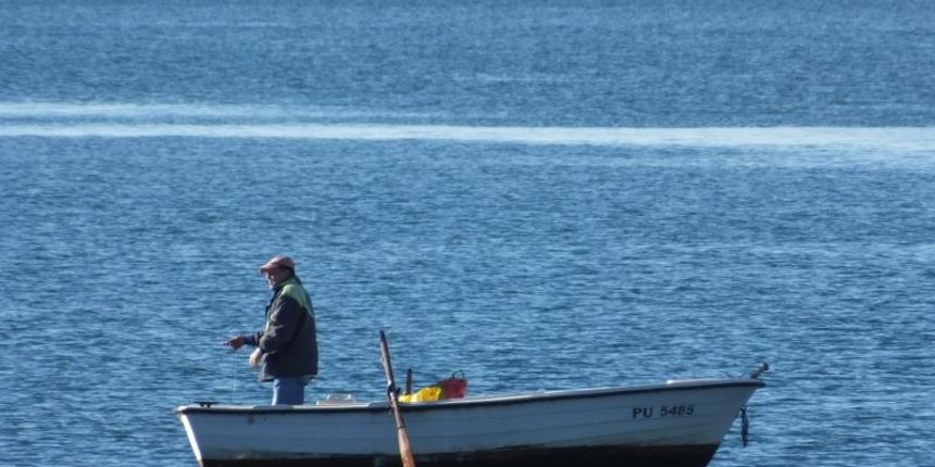 Pula – Suncan zimski dan izmamio ribare i nauticare na more. Ribari, ribarstvo, ribiči. Photo: Dusko Marusic/PIXSELL Pula – Suncan zimski dan izmamio ribare i nauticare na more. Ribari, ribarstvo, ribiči. Photo: Dusko Marusic/PIXSELL
