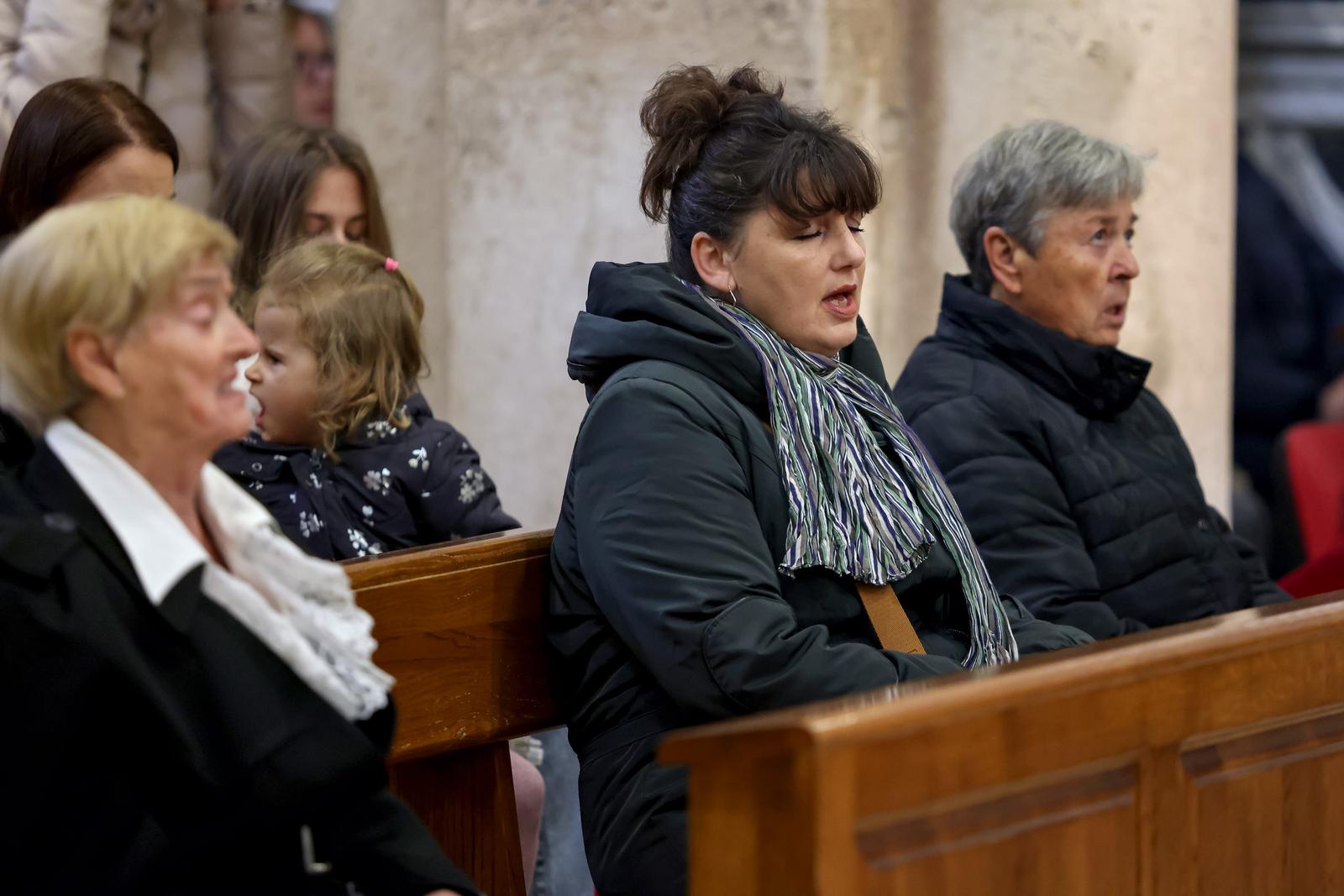 Nadbiskup Milan Zgrablić predvodio je misu na Božić u katedrali svete Stošije