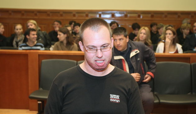 Zadar, 251011.
Danas je na Zupanijskom sudu u Zadru nastavljeno sudjenje Drazenu Slavici. Na fotografiji  : Frane Lucic jedini prezivjeli  vatrogasac svjedoci o kornatskoj tragediji.
Foto : Andrijia Lucic / cropix