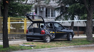 Zadar, 130211.
Jutros oko 10. sati u ulici Ante Starcevica – Bulevar dogodila se prometna nesreca u kojo su sudjelovali osobni automobil marke Opel Corsa i Marcedes. 
Na slici: Ocevid je jos u tjeku.
Foto: Andrija Lucic / CROPIX