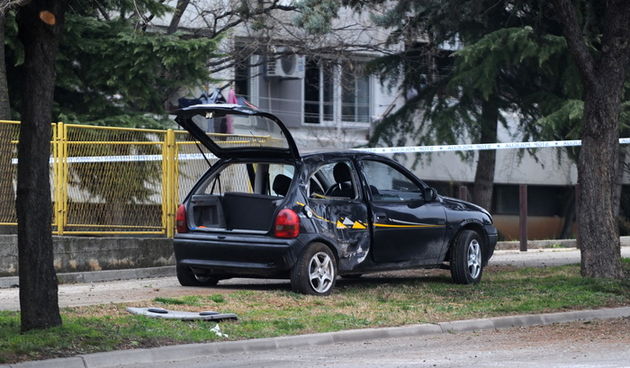 Zadar, 130211.
Jutros oko 10. sati u ulici Ante Starcevica – Bulevar dogodila se prometna nesreca u kojo su sudjelovali osobni automobil marke Opel Corsa i Marcedes. 
Na slici: Ocevid je jos u tjeku.
Foto: Andrija Lucic / CROPIX