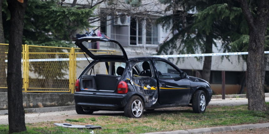 Zadar, 130211.
Jutros oko 10. sati u ulici Ante Starcevica – Bulevar dogodila se prometna nesreca u kojo su sudjelovali osobni automobil marke Opel Corsa i Marcedes. 
Na slici: Ocevid je jos u tjeku.
Foto: Andrija Lucic / CROPIX