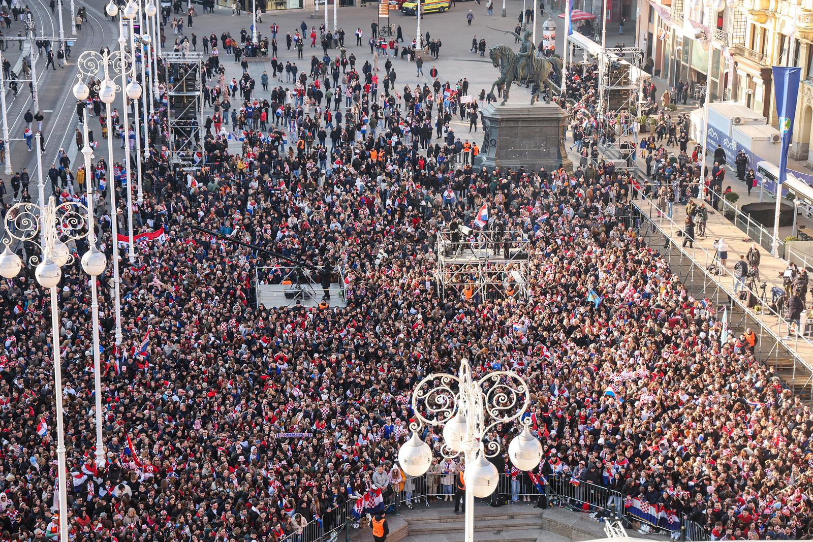 Panorama svečanog dočeka hrvatske rukometne reprezentacije u Zagrebu