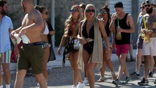 Zrće: Prvi dan Hideout festivala privukao nekoliko tisuća turista, Photo: Dalibor Urukalovic/PIXSELL Zrće: Prvi dan Hideout festivala privukao nekoliko tisuća turista, Photo: Dalibor Urukalovic/PIXSELL