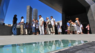 Knin, 050811
Nakon sluzbene ceremonije na kojoj je prisustvovao drzavni vrh obiljezavanje Oluje i Dana domovinske zahvalnosti se nastavilo kraj novog spomen obiljezja na glavnom trgu u Kninu.
Na slic: detalj sa trga.
Foto: Zvonimir Barisin / CROPIX Knin, 050811
Nakon sluzbene ceremonije na kojoj je prisustvovao drzavni vrh obiljezavanje Oluje i Dana domovinske zahvalnosti se nastavilo kraj novog spomen obiljezja na glavnom trgu u Kninu.
Na slic: detalj sa trga.
Foto: Zvonimir Barisin / CROPIX