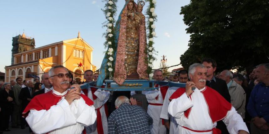 Danas je izuzetno svečano u zadarskoj četvrti Arbanasi, slavi se blagdan Gospe Loretske. Blagdan Gospe Loretske u Arbanasima u Zadru svečano se slavi danas, u subotu 10. svibnja Danas je izuzetno svečano u zadarskoj četvrti Arbanasi, slavi se blagdan Gospe Loretske. Blagdan Gospe Loretske u Arbanasima u Zadru svečano se slavi danas, u subotu 10. svibnja