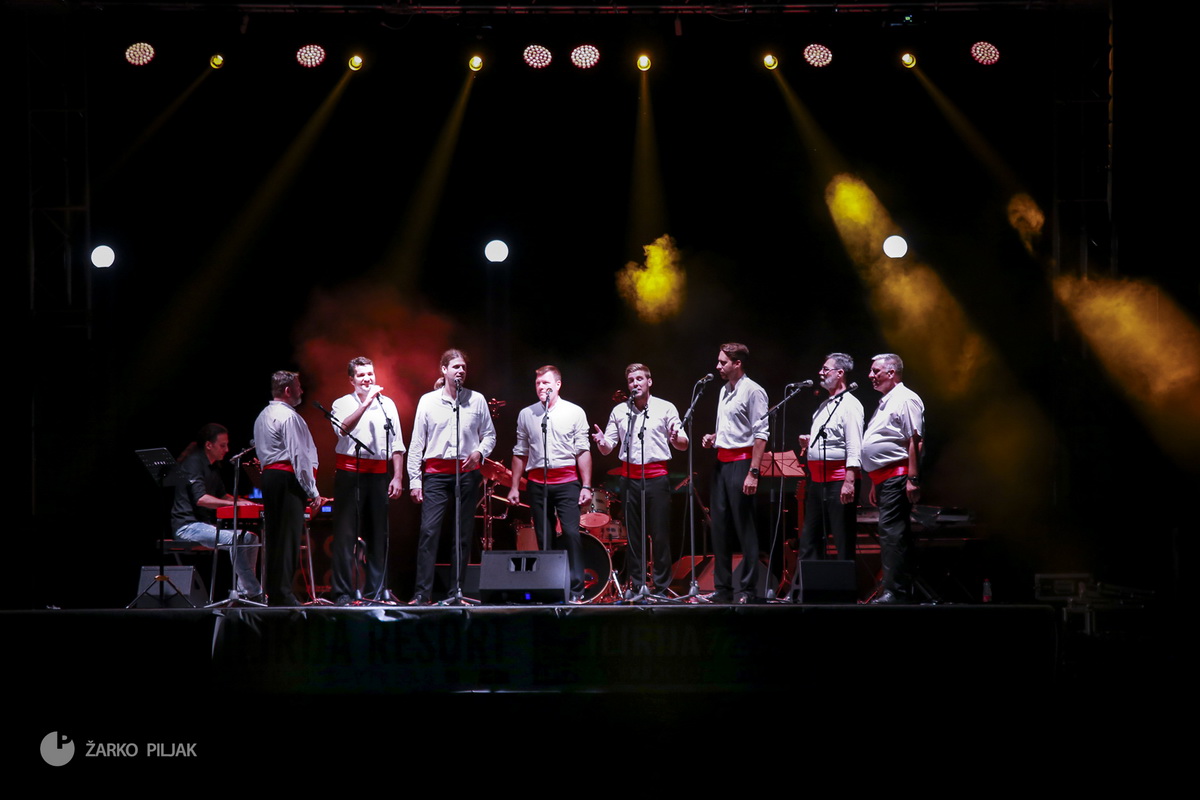 Zorica Kondža i klapa Cambi @ bazen Ilirije u Biogradu