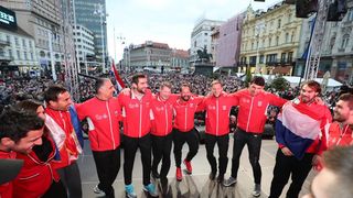 Zlatne tenisače na Trgu bana Josipa Jelačića dočekale tisuće navijača Zlatne tenisače na Trgu bana Josipa Jelačića dočekale tisuće navijača