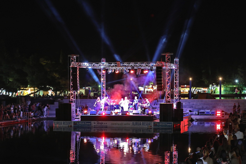 Čudesna Doris Dragović oduševila u Biogradu na Moru Čudesna Doris Dragović oduševila u Biogradu na Moru