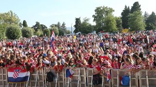 Zadar dočekao svoje Vatrene: Sve generacije okupile se na Forumu