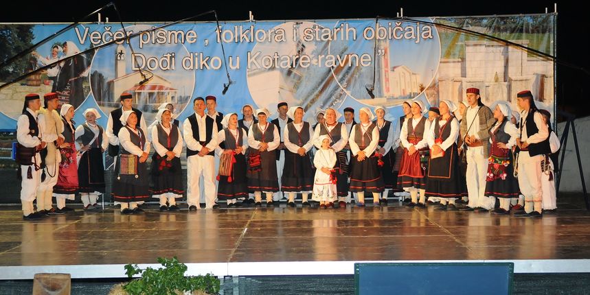 5. Večer pisme, folklora i starih običaja “Dođi diko u Kotare ravne”-Zemunik 2013 5. Večer pisme, folklora i starih običaja “Dođi diko u Kotare ravne”-Zemunik 2013