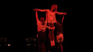 Kazalište KNAP i Umjetnička organizacija Kravice, predstava “Glumice&to”; foto Iva Perinčić Kazalište KNAP i Umjetnička organizacija Kravice, predstava “Glumice&to”; foto Iva Perinčić