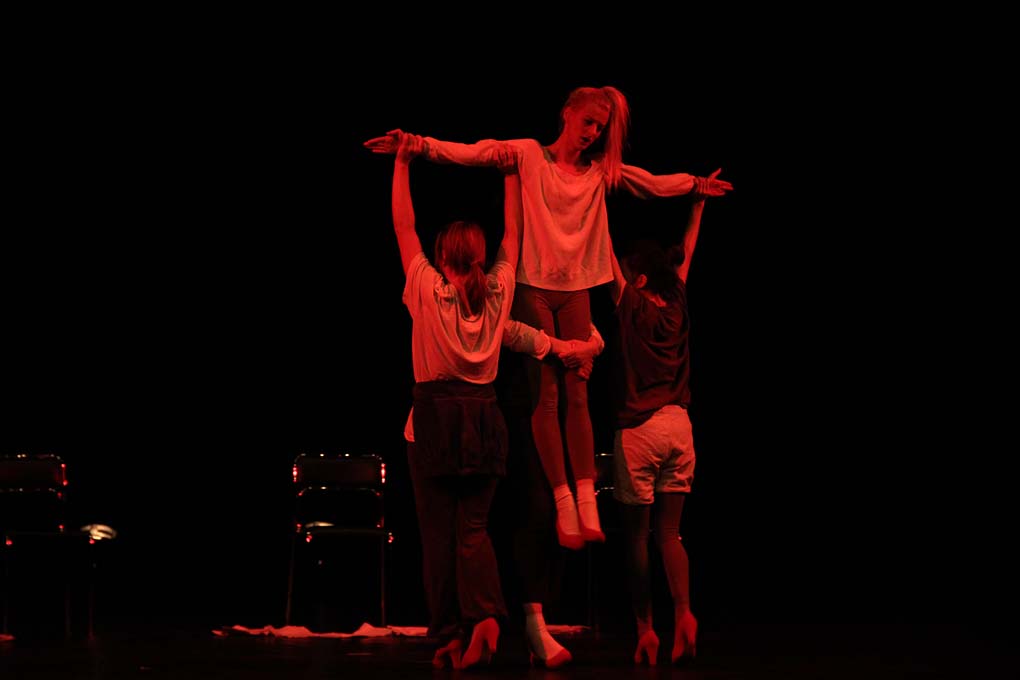 Kazalište KNAP i Umjetnička organizacija Kravice, predstava “Glumice&to”; foto Iva Perinčić Kazalište KNAP i Umjetnička organizacija Kravice, predstava “Glumice&to”; foto Iva Perinčić