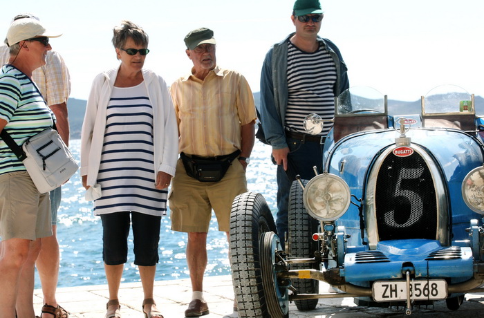 Zadar, 050612.
Oldtimer Rally “2Fast4You” na relaciji Ancona – Makarska – Dubrovnik – Zadar – Split odrzava se od 1. – 7. lipnja 2012. godine u organizaciji talijanske agencije “Solo Croazia” . Danas su sudionici rallya svoje limene ljubimce u posljepodne