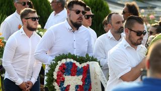 Posljednji ispraćaj Olivera Dragojevića na groblju Sveti Roko u Veloj Luci Posljednji ispraćaj Olivera Dragojevića na groblju Sveti Roko u Veloj Luci