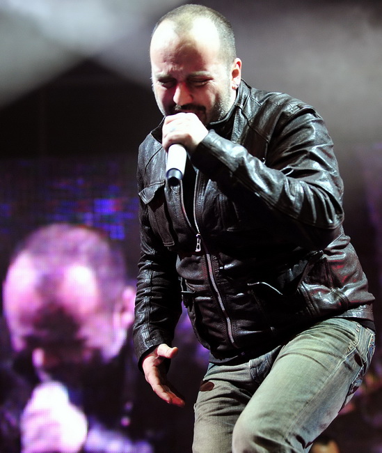 Skoplje, 240110.
Humanitarni koncert odrzan u Skoplju na kome su izvodjaci premijerno pjevali pjesme koje je komponirao Tose Proeski.
Na fotografiji: Toni Cetinski.
Foto: Maja Zlatevska / CROPIX Skoplje, 240110.
Humanitarni koncert odrzan u Skoplju na kome su izvodjaci premijerno pjevali pjesme koje je komponirao Tose Proeski.
Na fotografiji: Toni Cetinski.
Foto: Maja Zlatevska / CROPIX