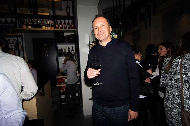 Jučer je Zagreb postati bogatiji za još jednu destinaciju za opuštanje Bistroteka Bar, u kojoj će svi posjetitelji moći uživati u bogatoj ponudi whiskey-a, cognaca, gina, ruma, koktela, kojeg će prepoznati svi ljubitelji ovog jedinstvenog užitka. Dobru Jučer je Zagreb postati bogatiji za još jednu destinaciju za opuštanje Bistroteka Bar, u kojoj će svi posjetitelji moći uživati u bogatoj ponudi whiskey-a, cognaca, gina, ruma, koktela, kojeg će prepoznati svi ljubitelji ovog jedinstvenog užitka. Dobru