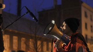 Zagreb, 020311. 
Novi, cetvrti po redu, protuvladin prosvjed tzv. facebook grupe zapoceo je veceras na Cvjetnom trgu. 
Na fotografiji: Ivan Pernar organizator prosvjeda .
Foto: Marko Miscevic / CROPIX