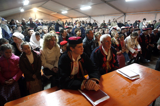 Nadin, 020110.
Etno glazbena manifestacija pod nazivom Cvitarijada odrzana je veceras u selu Nadin kraj Zadra. Cvitarijada je natjecanje u sviranju usne harmonike.
Foto: Jure Miskovic / CROPIX Nadin, 020110.
Etno glazbena manifestacija pod nazivom Cvitarijada odrzana je veceras u selu Nadin kraj Zadra. Cvitarijada je natjecanje u sviranju usne harmonike.
Foto: Jure Miskovic / CROPIX
