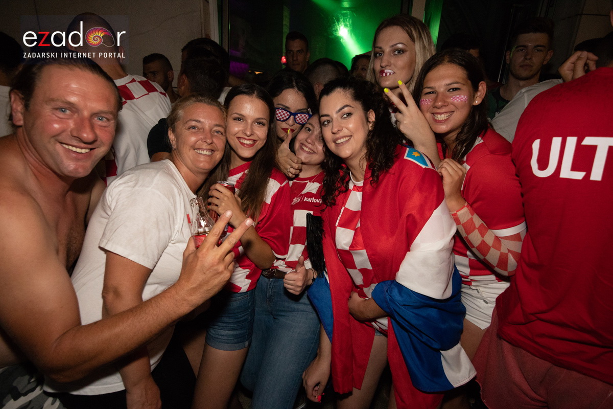 Čudesna noć: Velika fešta ulicama Zadra nakon plasmana Vatrenih u finale SP Čudesna noć: Velika fešta ulicama Zadra nakon plasmana Vatrenih u finale SP