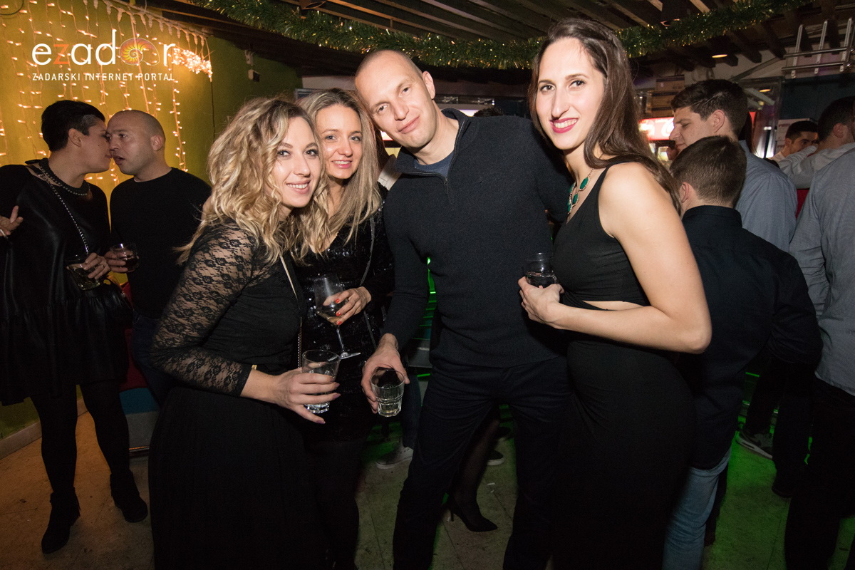 Ludnica u Saturnusu: Najbolji doček u svemiru i šire Ludnica u Saturnusu: Najbolji doček u svemiru i šire